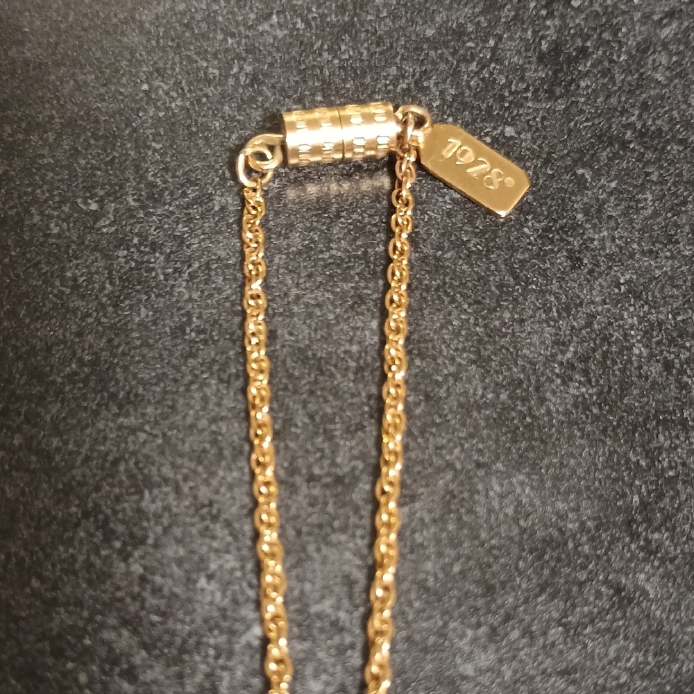 Elegant 14k Gold Dipped Heart Locket Necklace Wit… - image 2